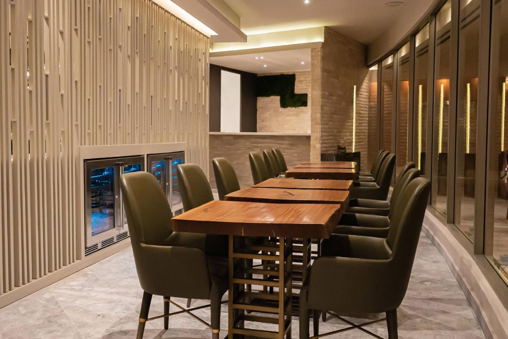 Jw Marriott Panama Ξενοδοχείο Εξωτερικό φωτογραφία The Club lounge at Hong Kong International Airport